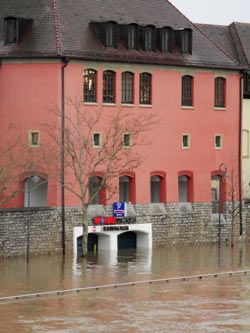 Überschwemmung im Parkhaus